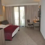 Zur Krone מלון 3*